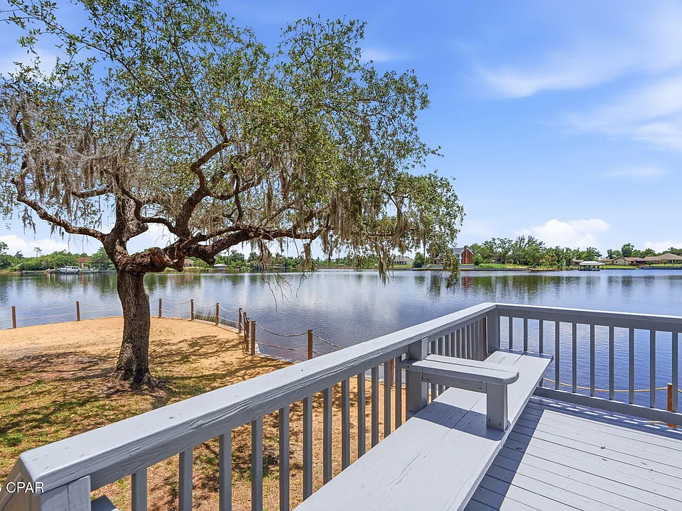 2718 Country Club Dr