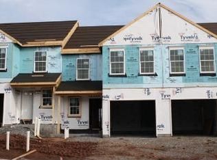 135 Locust Run Dr, York, PA 17404