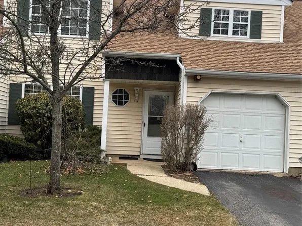 511 Race Place, Oakdale, NY 11769