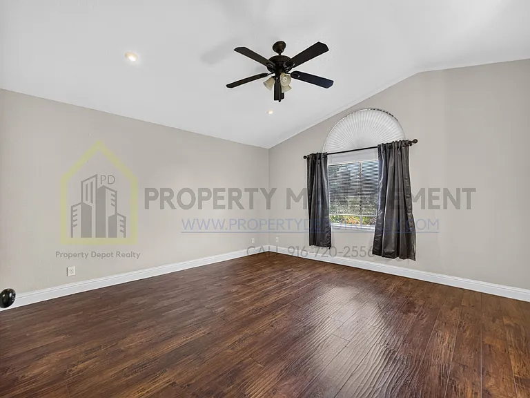 8779 Brittany Park Dr — Photo 10