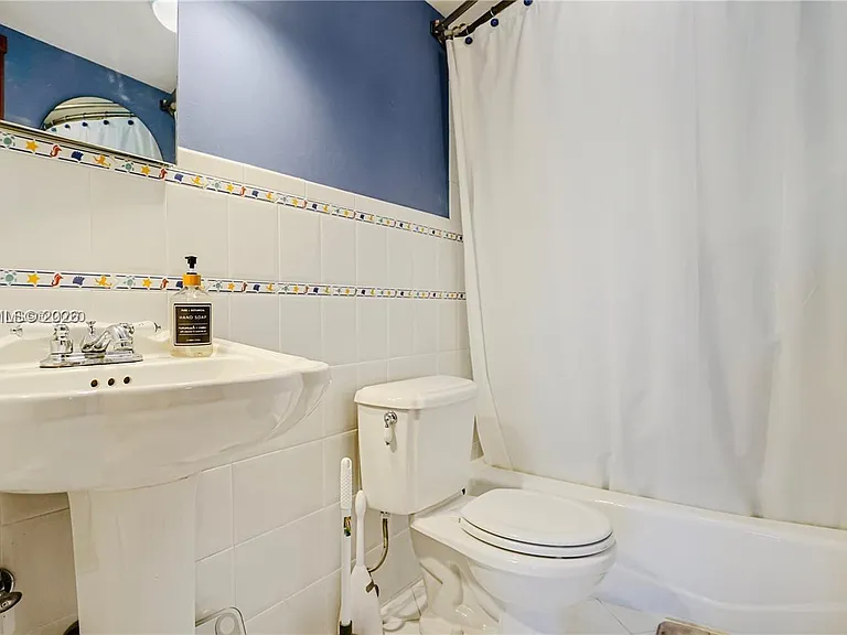 401 Ocean Dr #722 — Photo 7