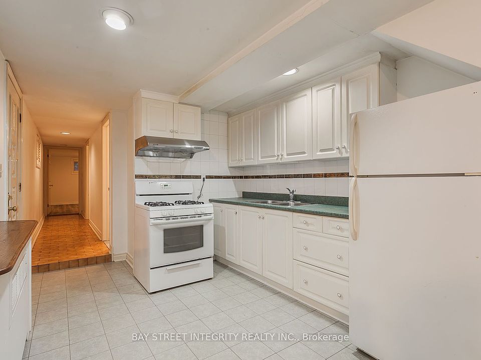1st image of 261 Markham St #B