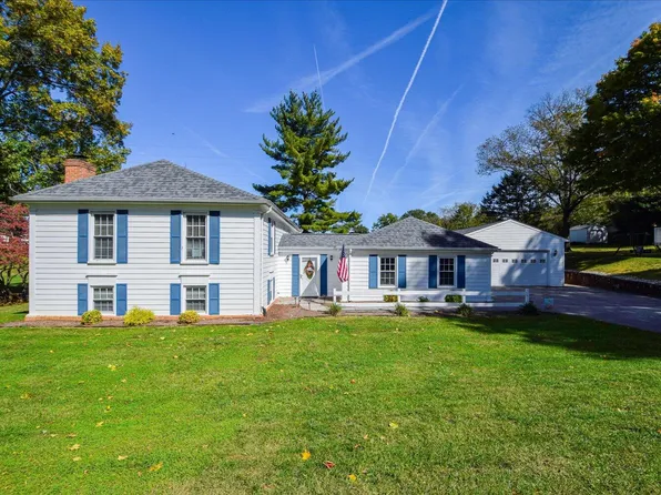 2618 Charing Cross Dr, Roanoke, VA 24018