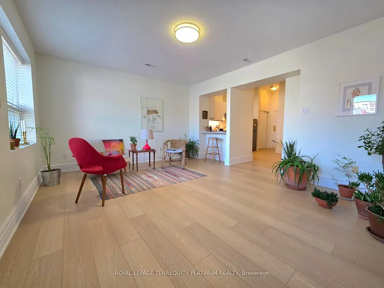 11 Beaconsfield Ave — Photo 18