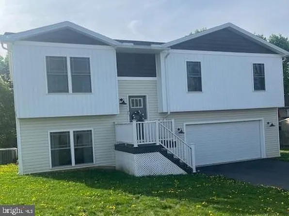 3 Walleye Dr, Shippensburg, PA 17257