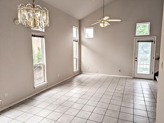 5th image of 7143 Toulon Dr NE