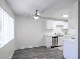 Knolls on Elm Apartments