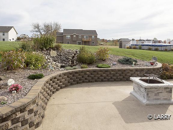 3rd image of 3470 Creekview Ct