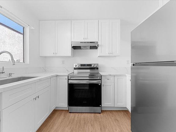 4th image of 719 N Eucalyptus Ave APT 18A