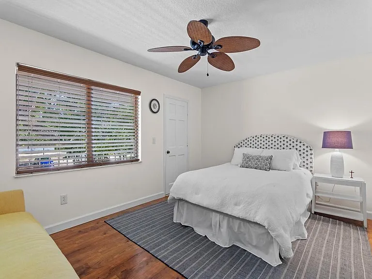 831 Camelia Ln #4 — Photo 17