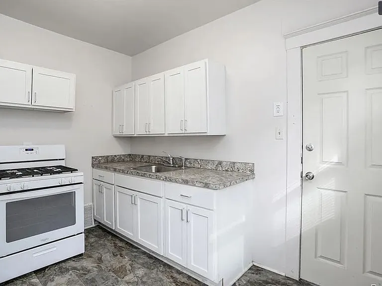 7356 Churchill St #2 — Photo 10