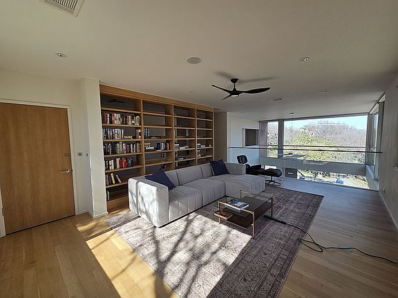 5th image of 2505 Stratford Dr