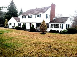 700 Unquowa Rd, Fairfield, CT 06824
