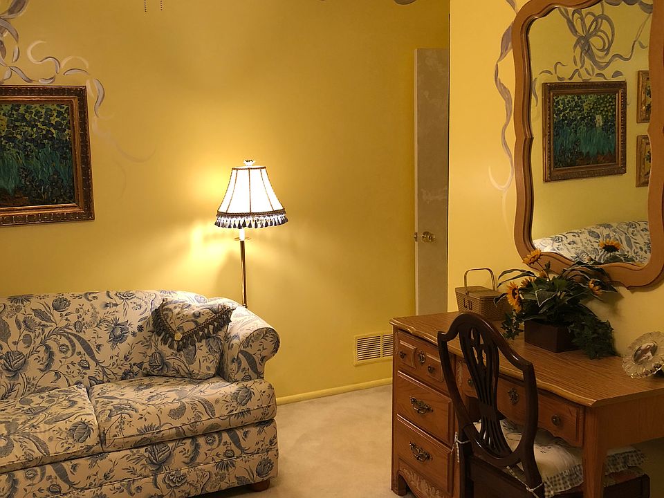 2nd image of 15 Algonquin Dr #1