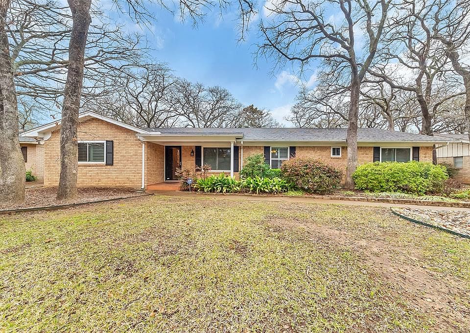 1st image of 3017 Woodford Dr