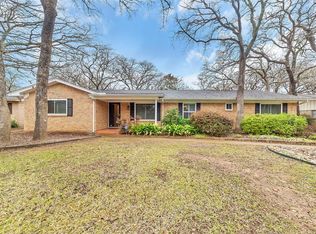 3017 Woodford Dr, Arlington, TX 76013
