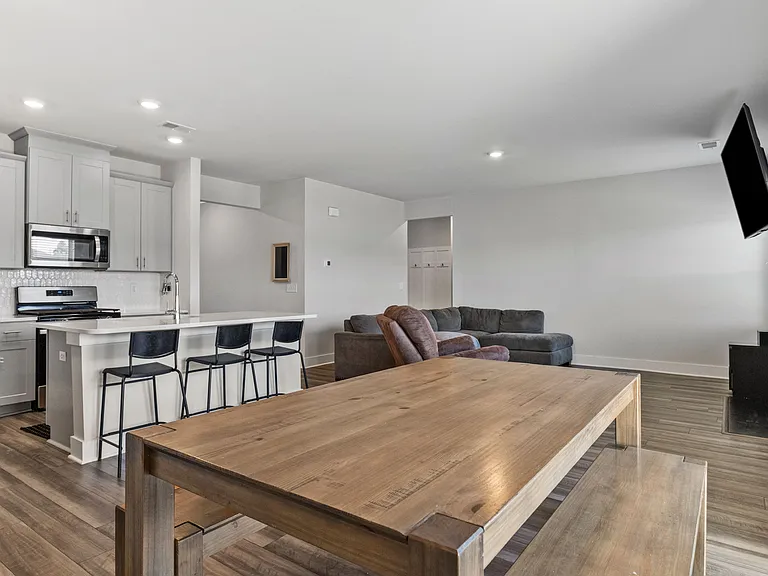 304 Garrison Grove Dr — Photo 9