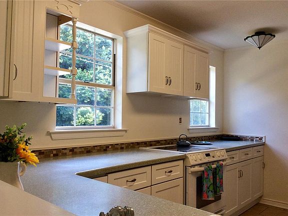 5th image of 1504 E Sherman Dr