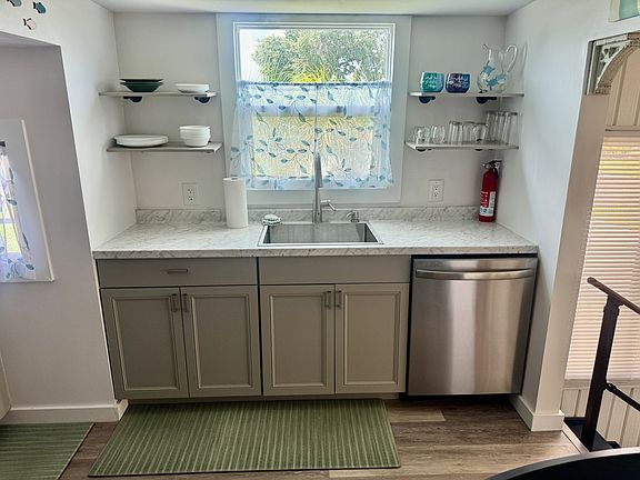 5th image of 30 Tangerine St