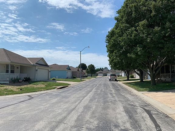 5th image of 520 S Saturn Dr