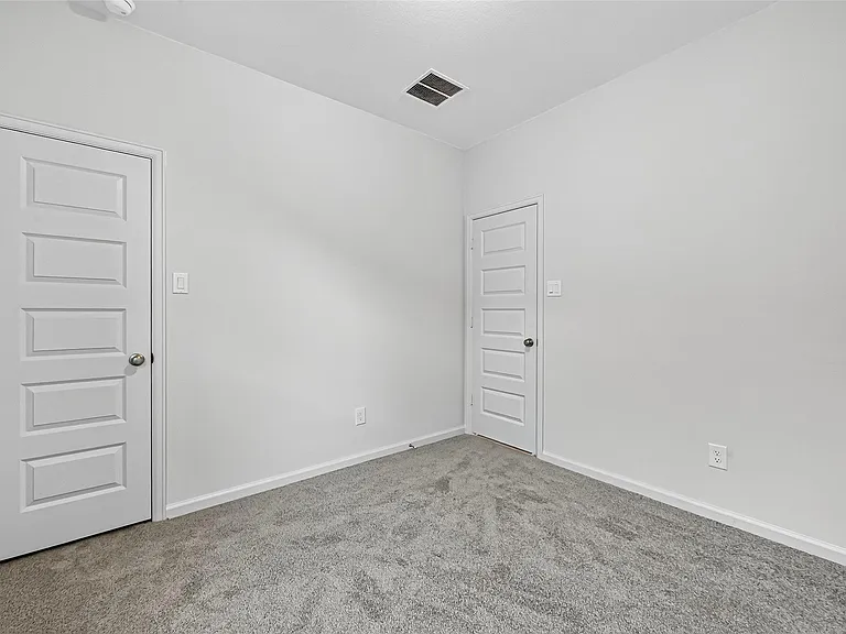 5019 Bowen Prairie Dr — Photo 36