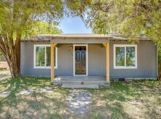 810 Meadow Park Dr, White Settlement, TX 76108