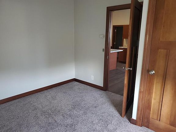 5th image of 35 Lake St S #4