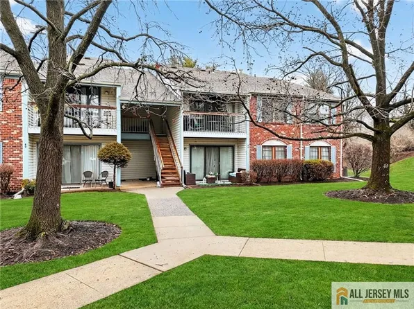 96 Crabapple Ln #298, Franklin Park, NJ 08823