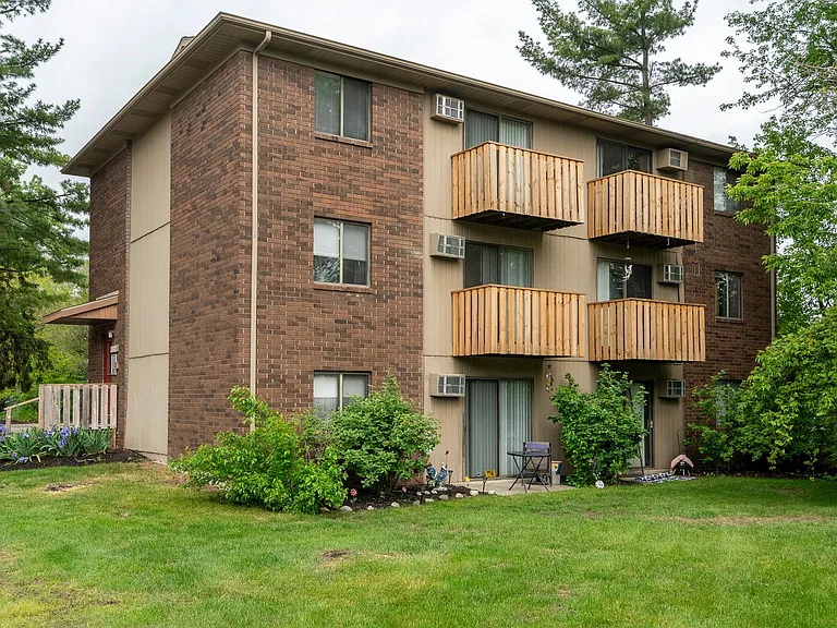 Oak Valley Apartments — Photo 18