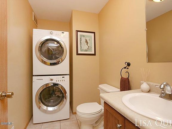 4th image of 182 Lamoreaux Dr NW