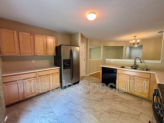 3rd image of 7 Thorton Ct
