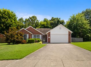908 Saint James Ct, Gentry, AR 72734