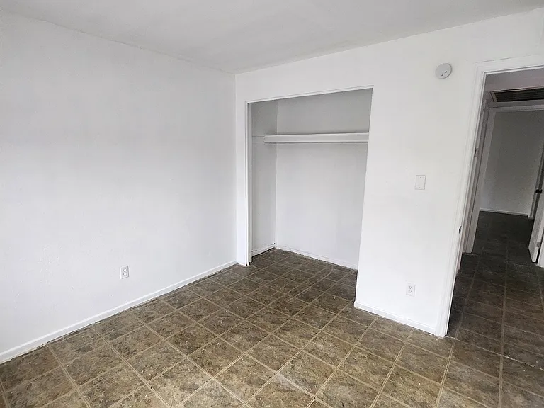 2302 E Broadway Rd — Photo 12
