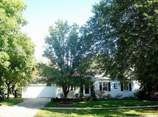 125 Briar Ln, Geneva, IL 60134