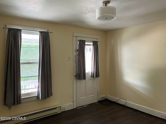 4th image of 918 W Wood St