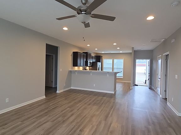 4th image of 4138 Little Bluestem Dr