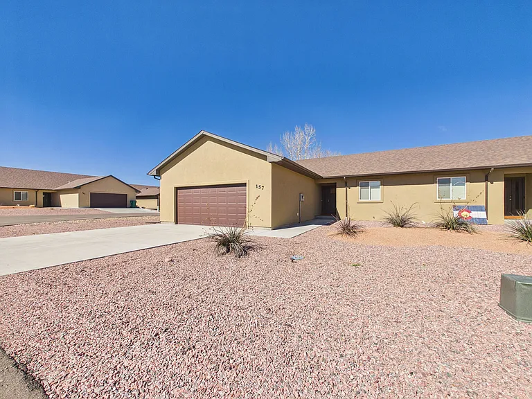 157 S Stardust Cir — Photo 1