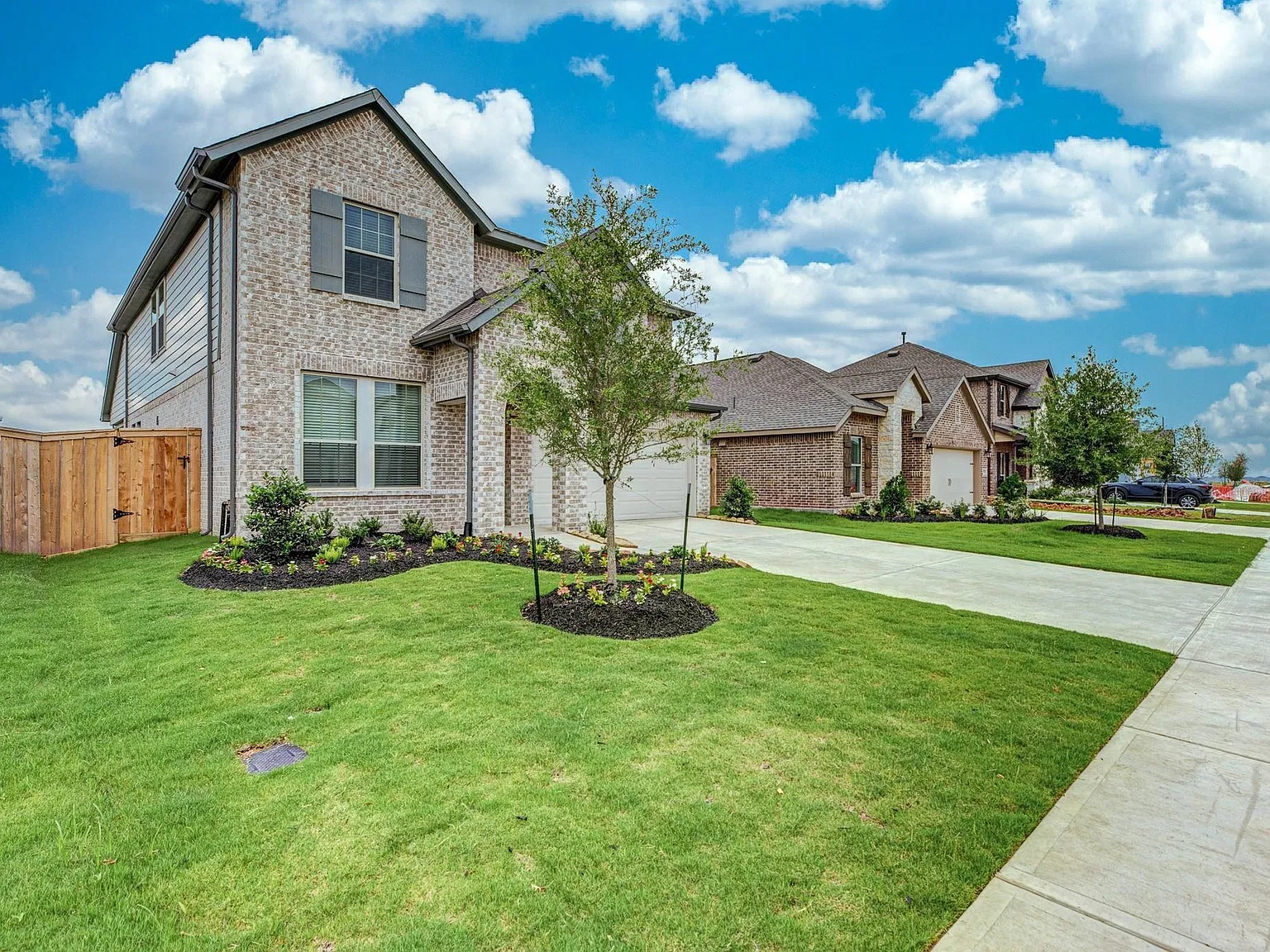 4 bed, 2.5 bath, 2640 sqft, $2,600 — Photo 3