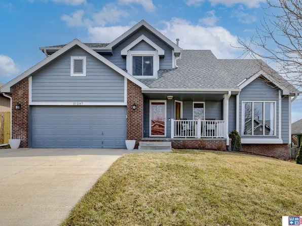 21207 Shiloh Dr, Gretna, NE 68028