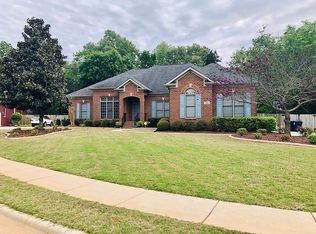 156 Redcliffe Dr, Huntsville, AL 35806