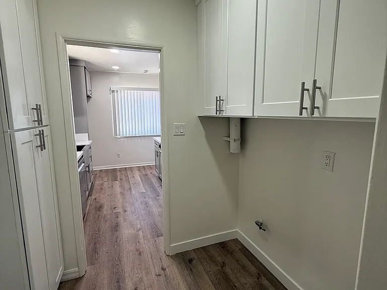 22861 Saticoy St — Photo 18