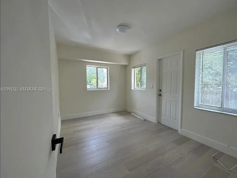 1514 SW 6th St #4 — Photo 2