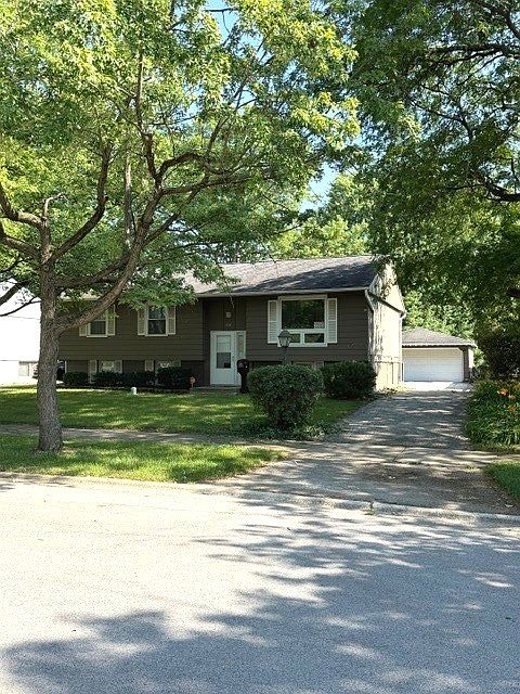 1st image of 450 E Mulberry Ct