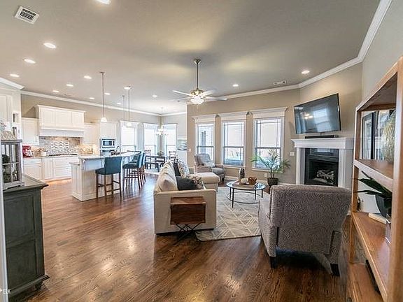 3rd image of 5702 W Lakewood Ct