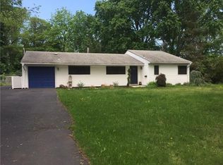 11 Hodge Rd, Kendall Park, NJ 08824