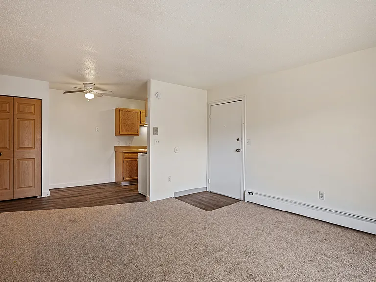 Crossroads Apartments — Photo 6