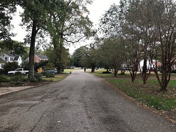 4th image of 7 Holly Dr