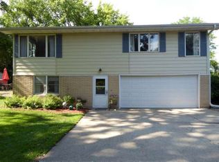 736 4th Ave, Windom, MN 56101