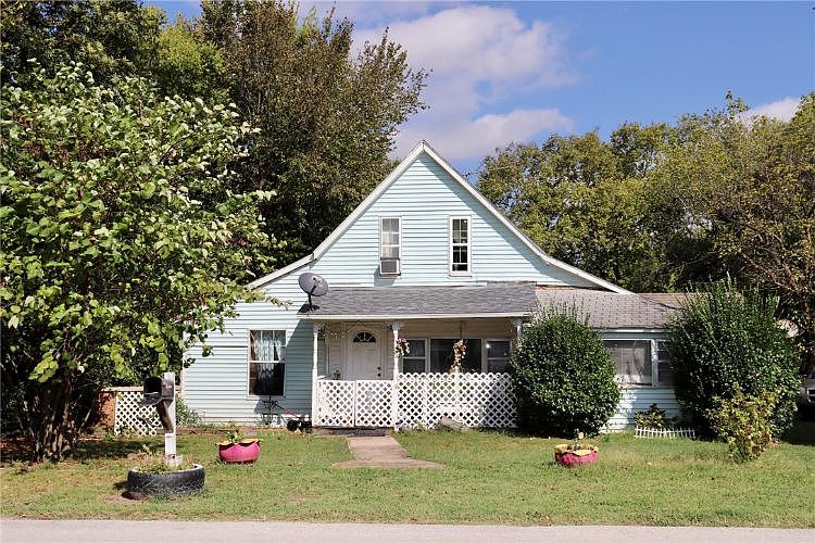 1st image of 719 E Central St