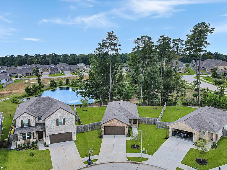 7002 Lauren Oak Dr — Photo 3